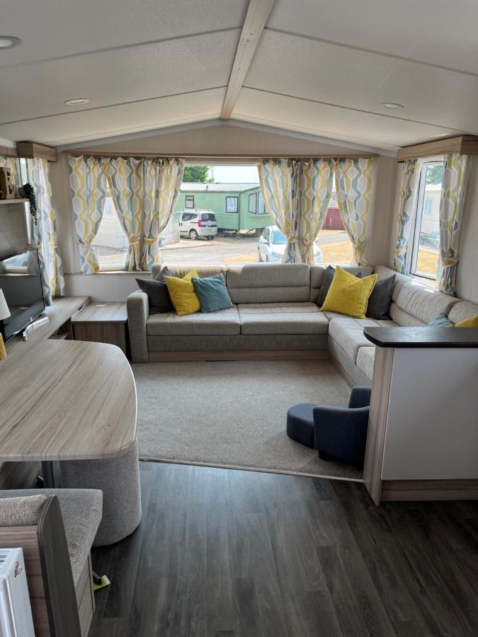 Beautiful Caravan In Trecco Bay! 74 Sycomore Брідженд Екстер'єр фото